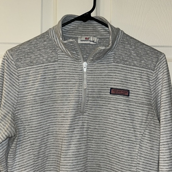 Vineyard vines gray pull over sweater - Picture 2 of 4
